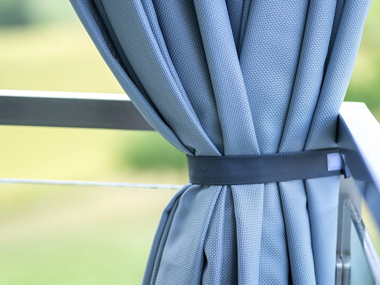 Stores en toile ou parasol, que choisir ?