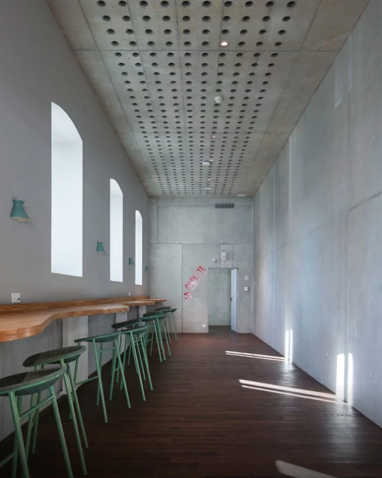 theatre du jura_hkm parquet en frene regional brut (1)