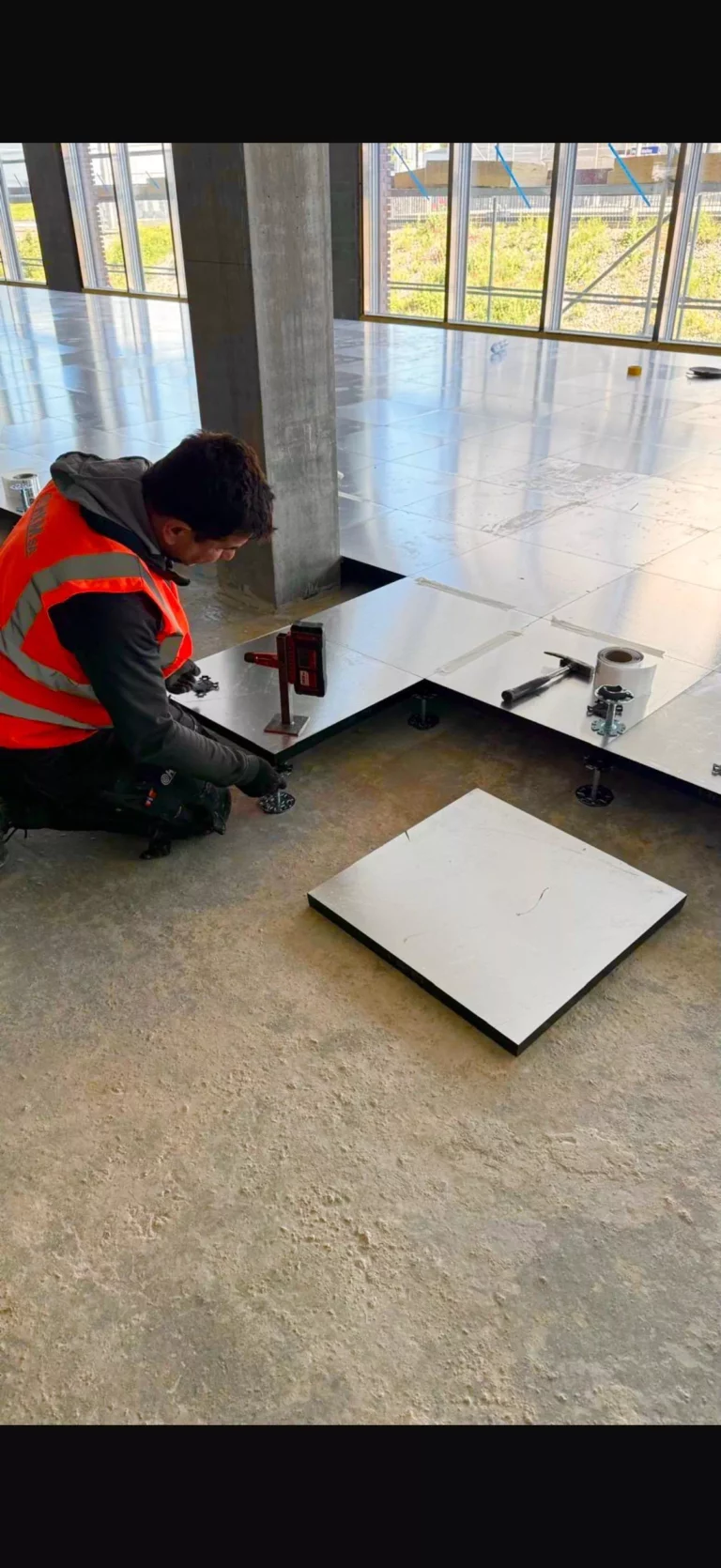 Fourniture et pose de faux plancher technique (4)